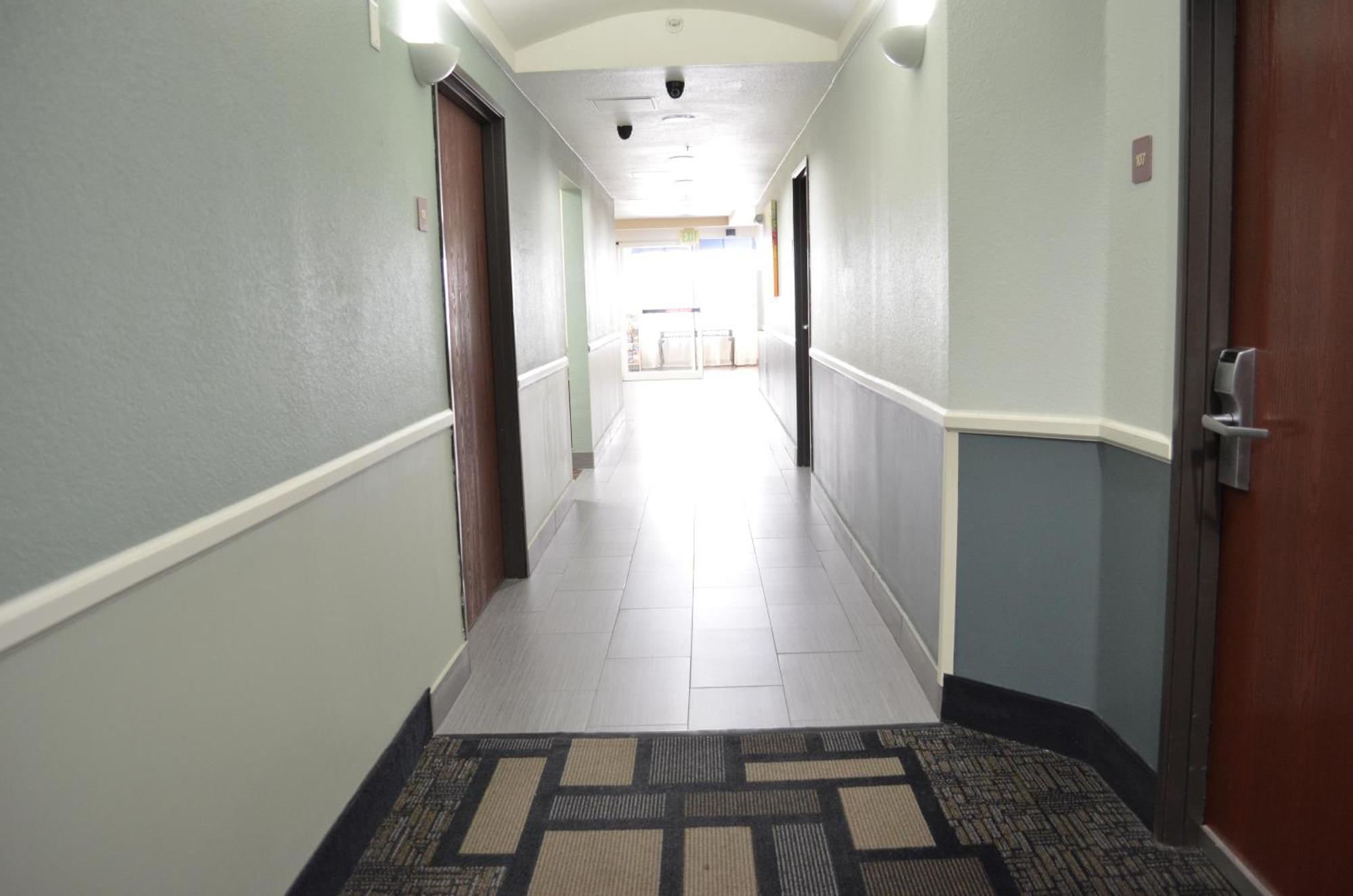 Super 8 By Wyndham Irving/Dfw Apt/North Esterno foto
