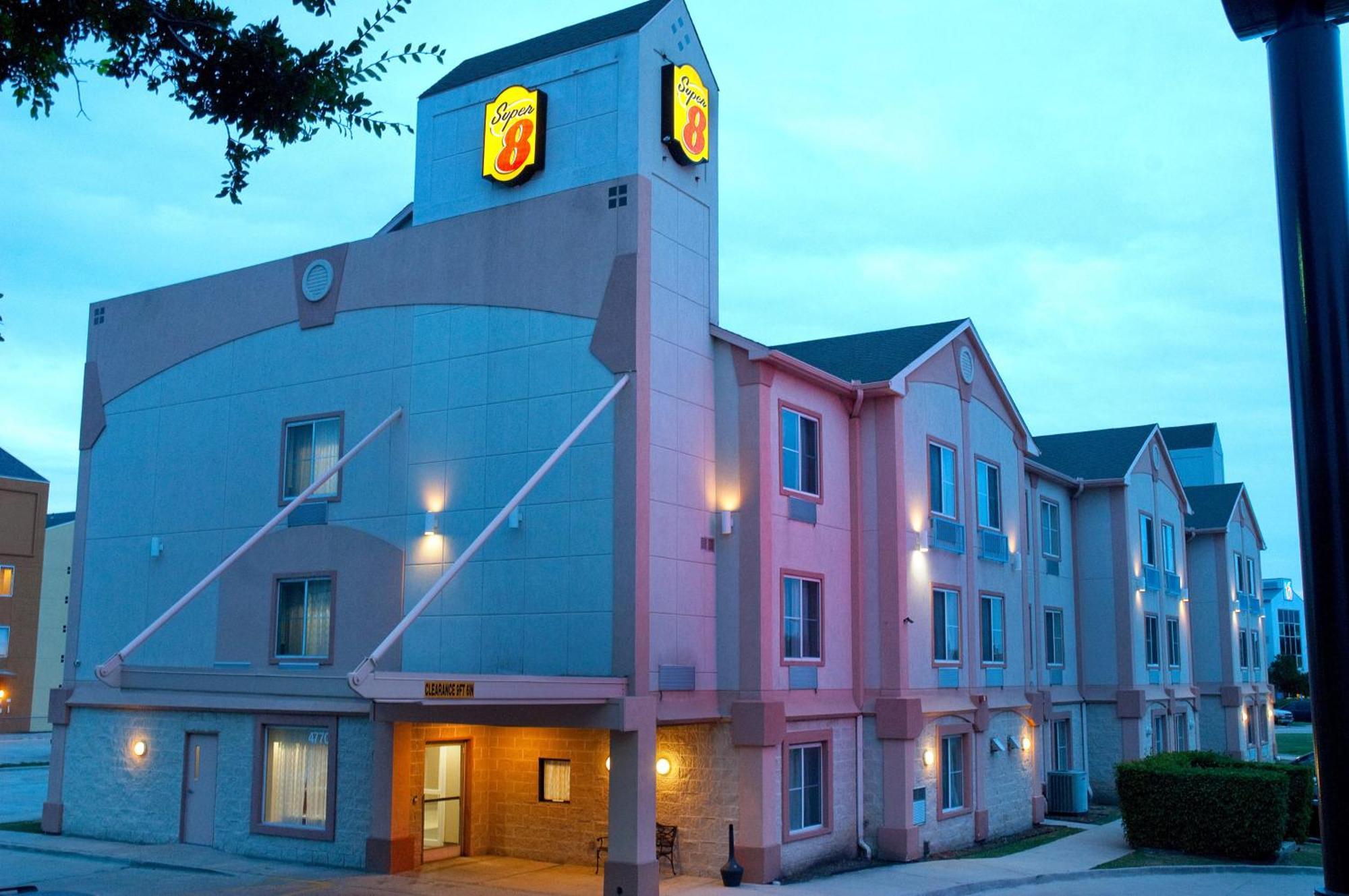 Super 8 By Wyndham Irving/Dfw Apt/North Esterno foto