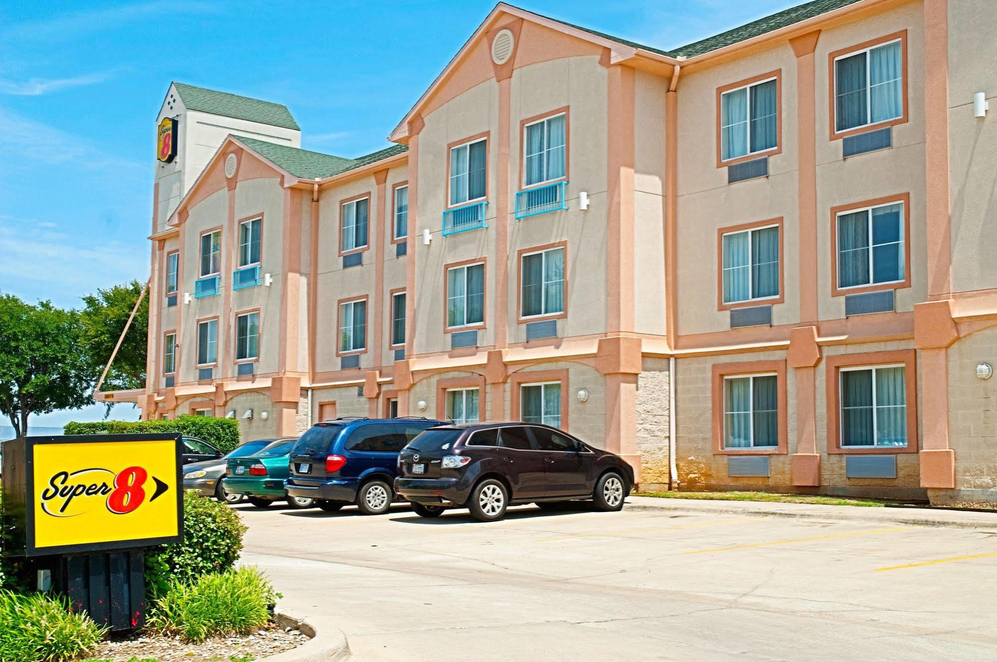 Super 8 By Wyndham Irving/Dfw Apt/North Esterno foto