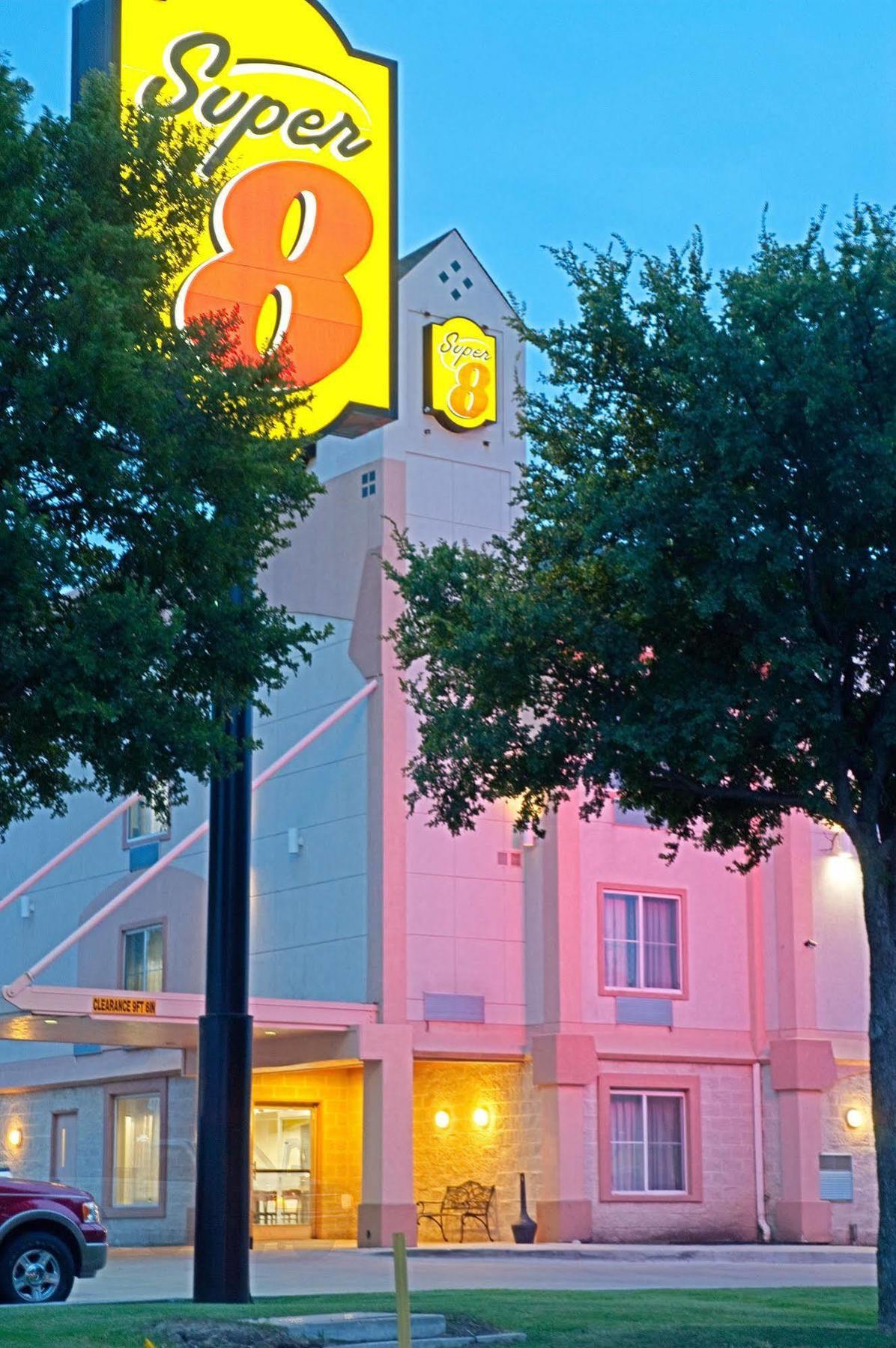 Super 8 By Wyndham Irving/Dfw Apt/North Esterno foto